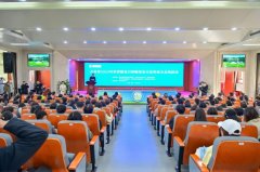 通过“光盘步履”、从题班会等活